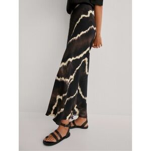 Massimo Dutti Black and Cream Patterned Midi Skirt